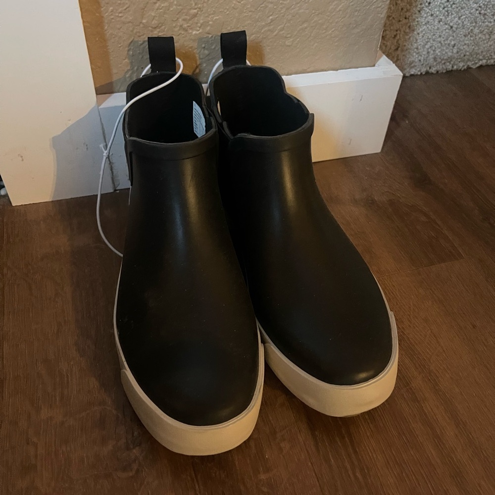Size 8 Women’s Rain Boots